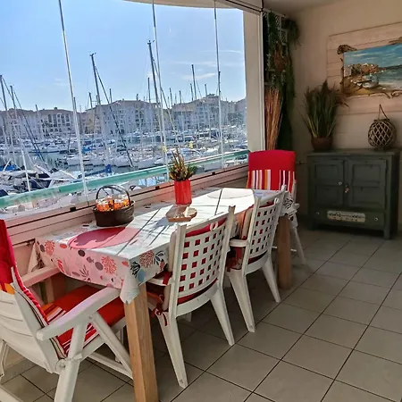 Port Vue Port, Grand T2, 47m2, Clim, Piscine
